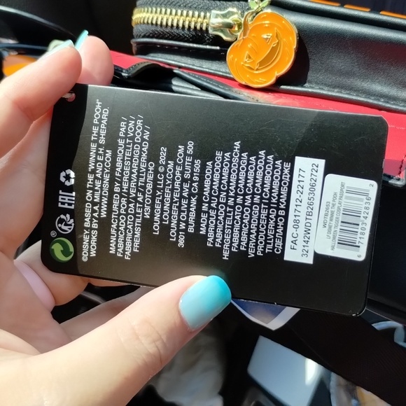 Loungefly Disney Tigger Vampire Crossbody NWT - Picture 12 of 12